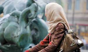 femmes musulmanes couvrent têtes