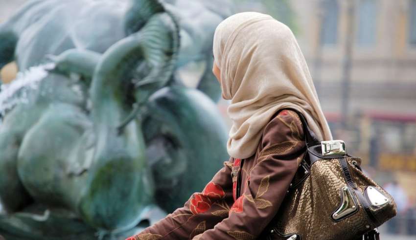 femmes musulmanes couvrent têtes